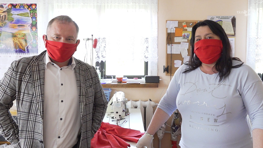 Radoszyczanie szyją maski ochronne. Kto je otrzyma? [wideo, zdjęcia]