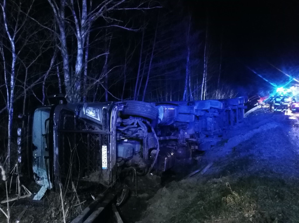 Groźnie wyglądająca kolizja i jedna osoba w szpitalu [zdjęcia]
