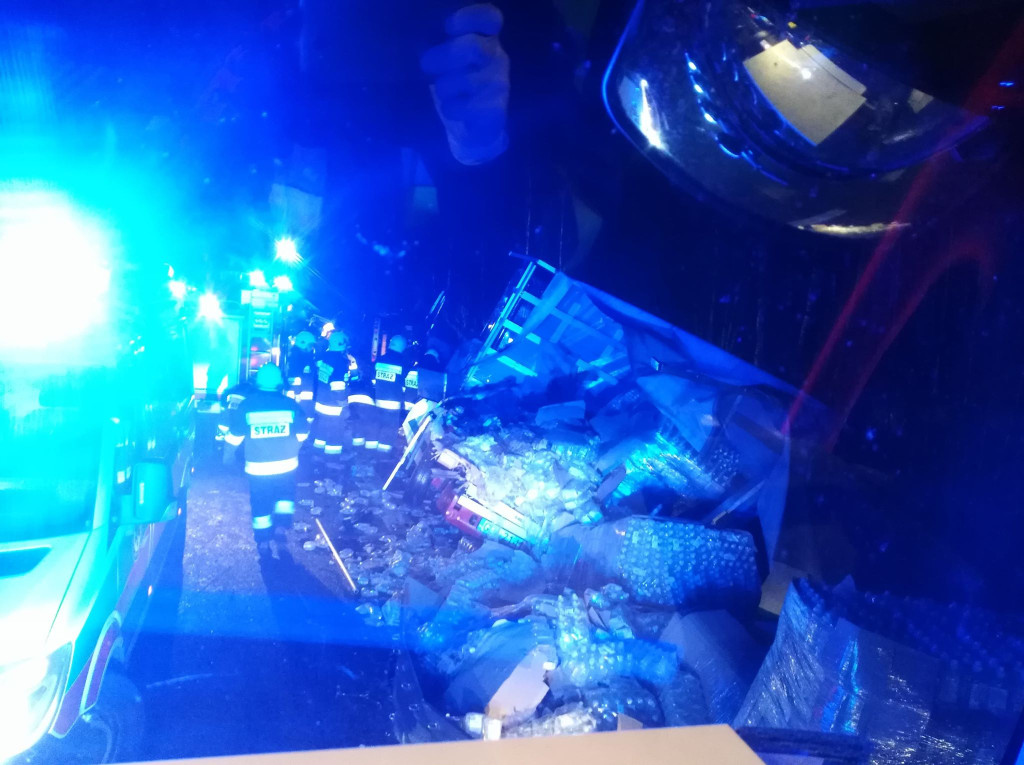 Groźnie wyglądająca kolizja i jedna osoba w szpitalu [zdjęcia]