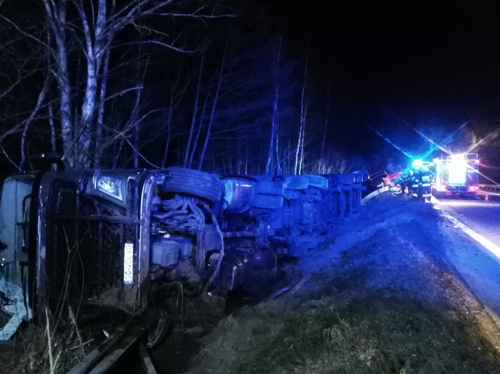Groźnie wyglądająca kolizja i jedna osoba w szpitalu [zdjęcia]