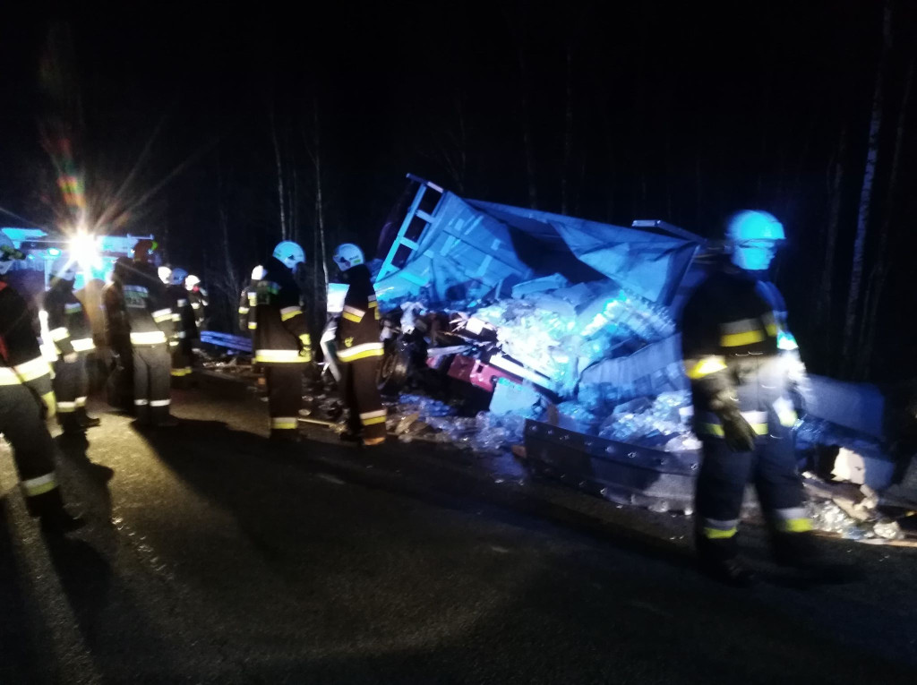 Groźnie wyglądająca kolizja i jedna osoba w szpitalu [zdjęcia]