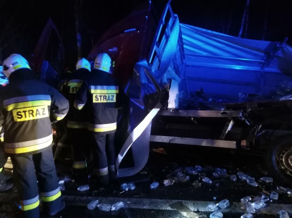 Groźnie wyglądająca kolizja i jedna osoba w szpitalu [zdjęcia]