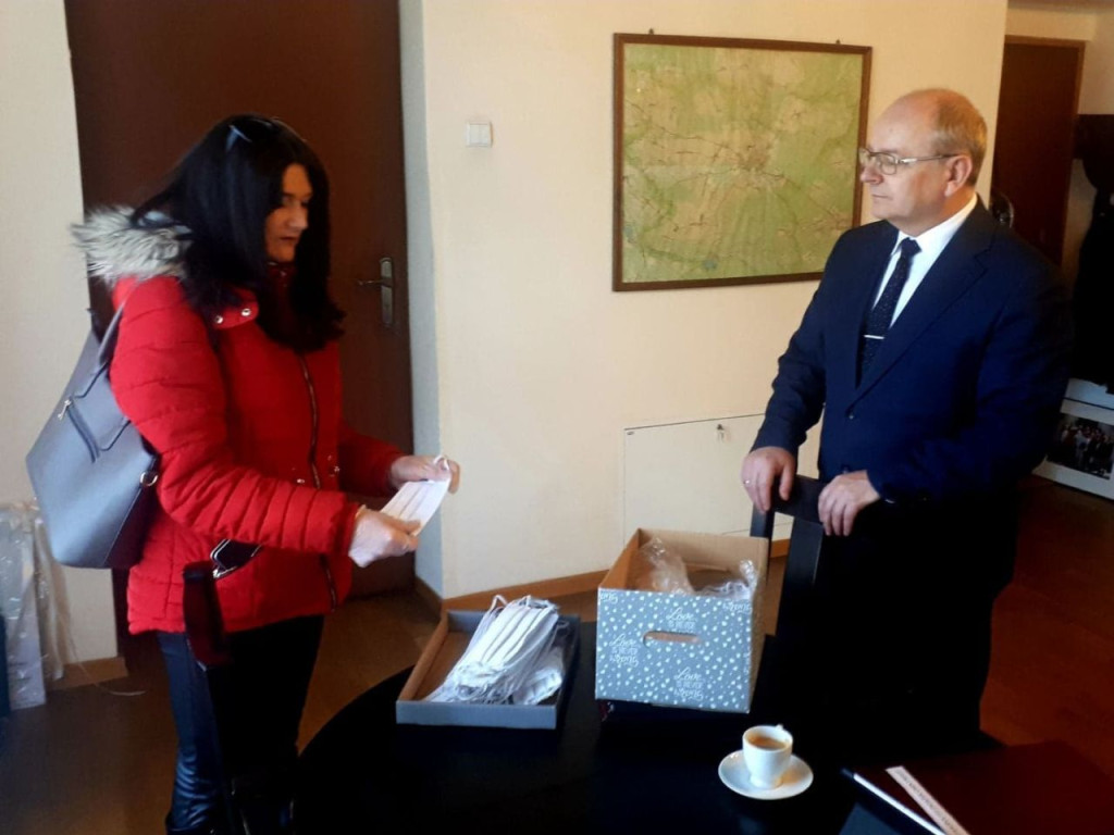 Piękna inicjatywa pań z Gracucha - wolontariuszki szyją maski [wideo, zdjęcia]