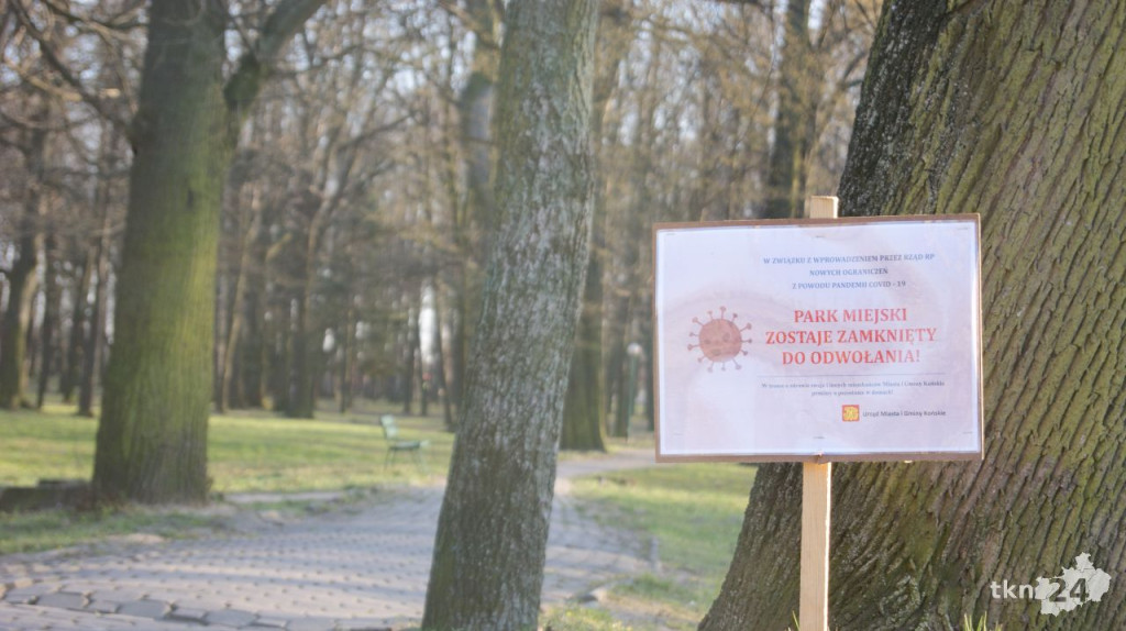 Zamknięty i pusty Park Miejski. Zobaczcie zdjęcia z Końskich [fotogaleria]