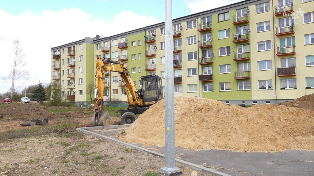 Powstaje parking za szpitalem w Końskich. Będzie nowe 100 miejsc postojowych [wideo, zdjęcia]
