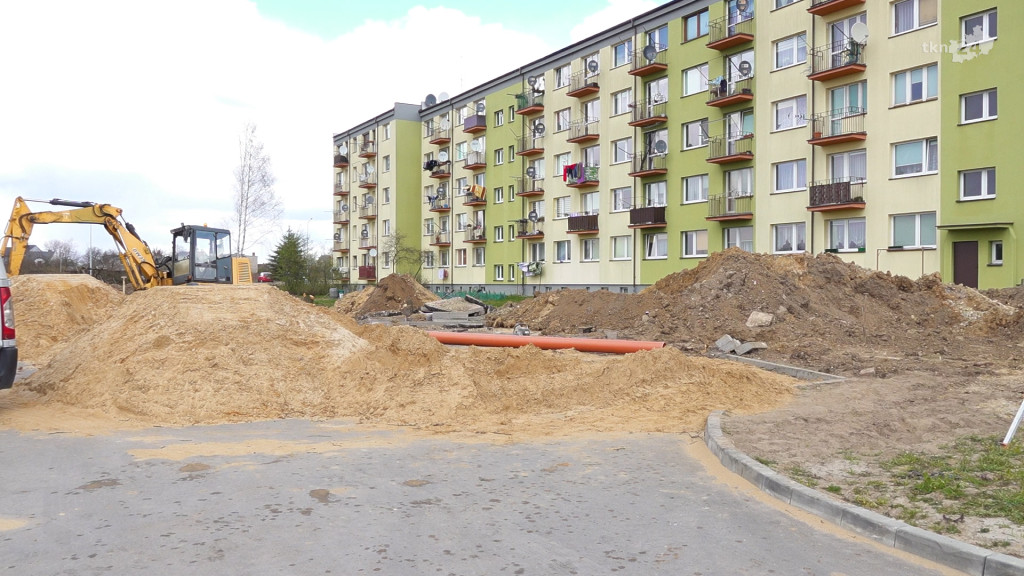 Powstaje parking za szpitalem w Końskich. Będzie nowe 100 miejsc postojowych [wideo, zdjęcia]
