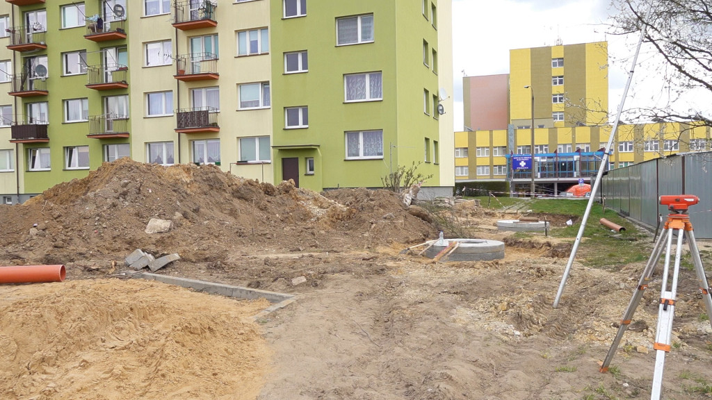 Powstaje parking za szpitalem w Końskich. Będzie nowe 100 miejsc postojowych [wideo, zdjęcia]