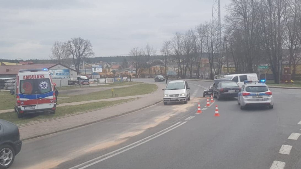 Wypadek w Stąporkowie. Jedna osoba ranna [zdjęcia]