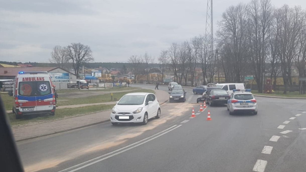 Wypadek w Stąporkowie. Jedna osoba ranna [zdjęcia]