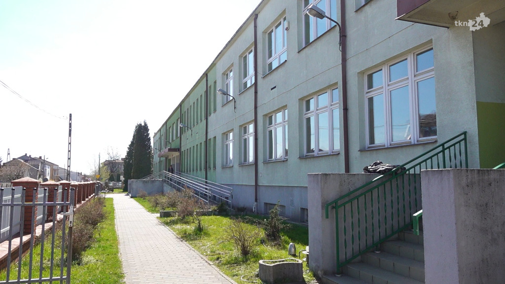Rozpoczęto wielki projekt termomodernizacji budynków w Radoszycach [wideo]
