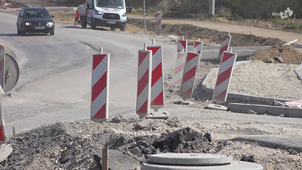 Radoszyce: Przebudowa szesnastu kilometrów Drogi Wojewódzkiej 728 trwa! Efekty są ogromne! [wideo, zdjęcia]
