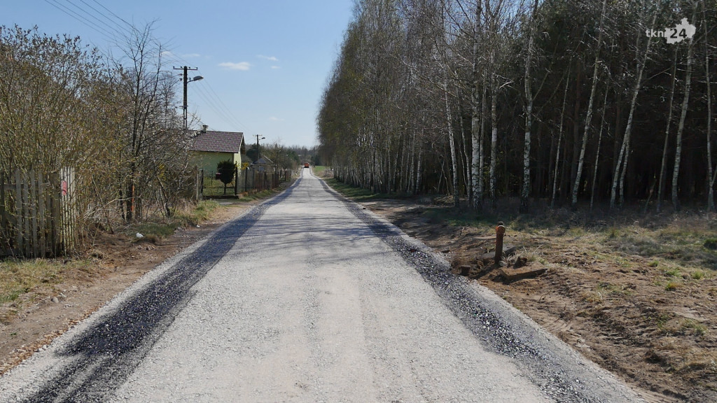 Prace nad drogą w Brzeźnicy zmierzają ku końcowi [wideo, zdjęcia]