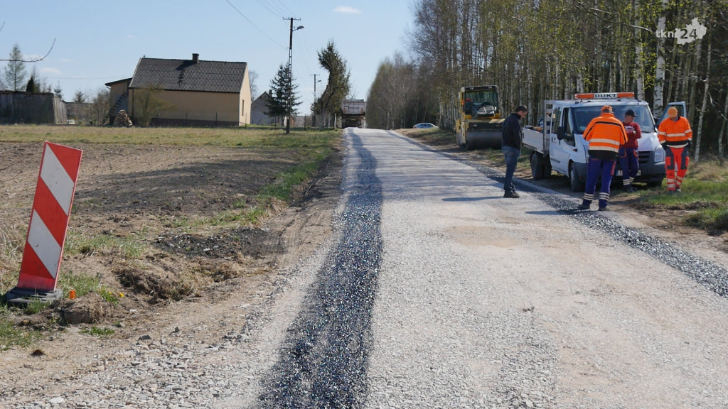 Prace nad drogą w Brzeźnicy zmierzają ku końcowi [wideo, zdjęcia]