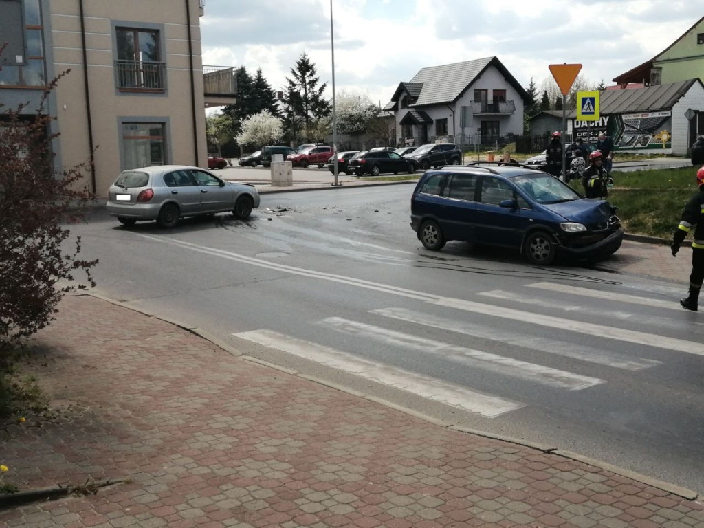 Kolizja na skrzyżowaniu w Końskich [zdjęcia]
