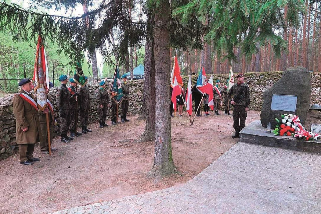 Władze powiatu uczciły rocznicę śmierci Hubala [zdjęcia]