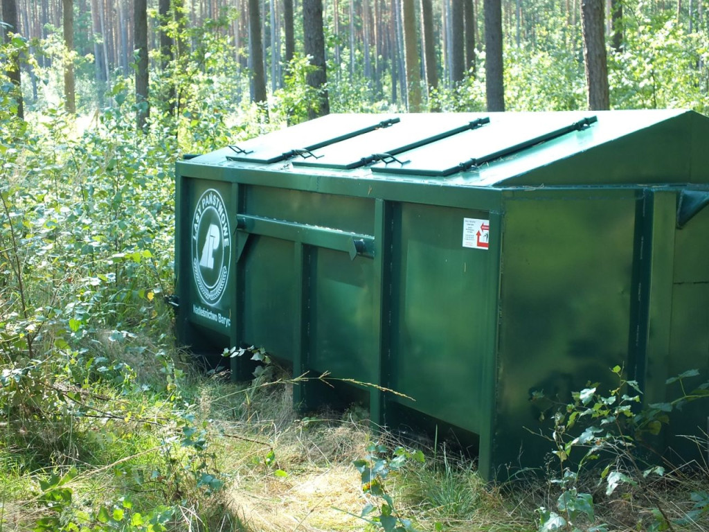 Zaśmiecanie lasów ciągle problemem w naszym regionie [wideo, zdjęcia]