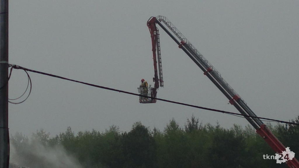 WIDEO: Pożar składowiska w Fałkowie. Kiedy skończy się koszmar mieszkańców? [fotogaleria]