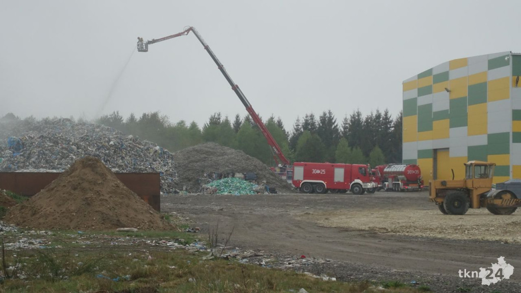Składowisko w Fałkowie znowu płonie! [zdjęcia]