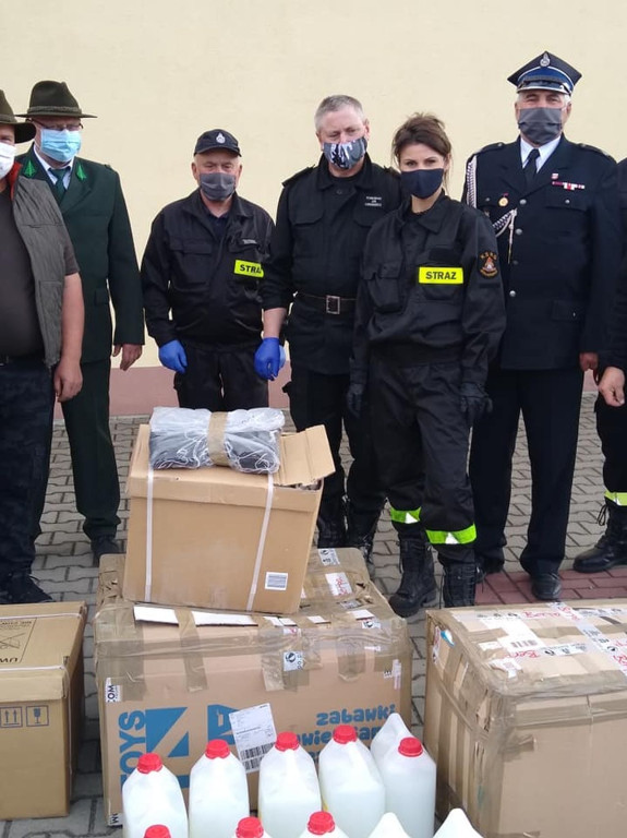 Koło łowieckie `LIS` wsparło strażaków ochotników i policjantów w walce z epidemią [zdjęcia]