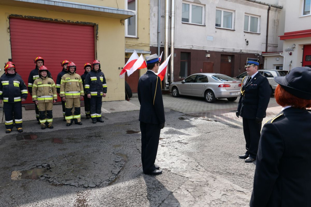Uroczyste Święto Strażaka i Dzień Flagi na komendzie w Końskich [zdjęcia]
