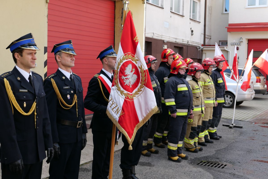 Uroczyste Święto Strażaka i Dzień Flagi na komendzie w Końskich [zdjęcia]