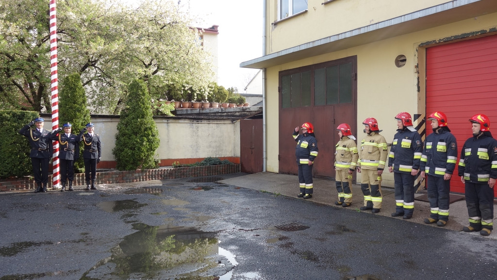 Uroczyste Święto Strażaka i Dzień Flagi na komendzie w Końskich [zdjęcia]