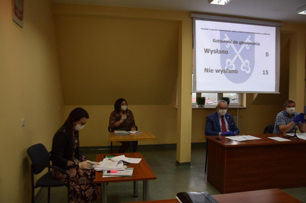 Zmiany w budżecie i edukacji przedszkolnej w gminie Gowarczów - Sesja Rady Gminy [zdjęcia]
