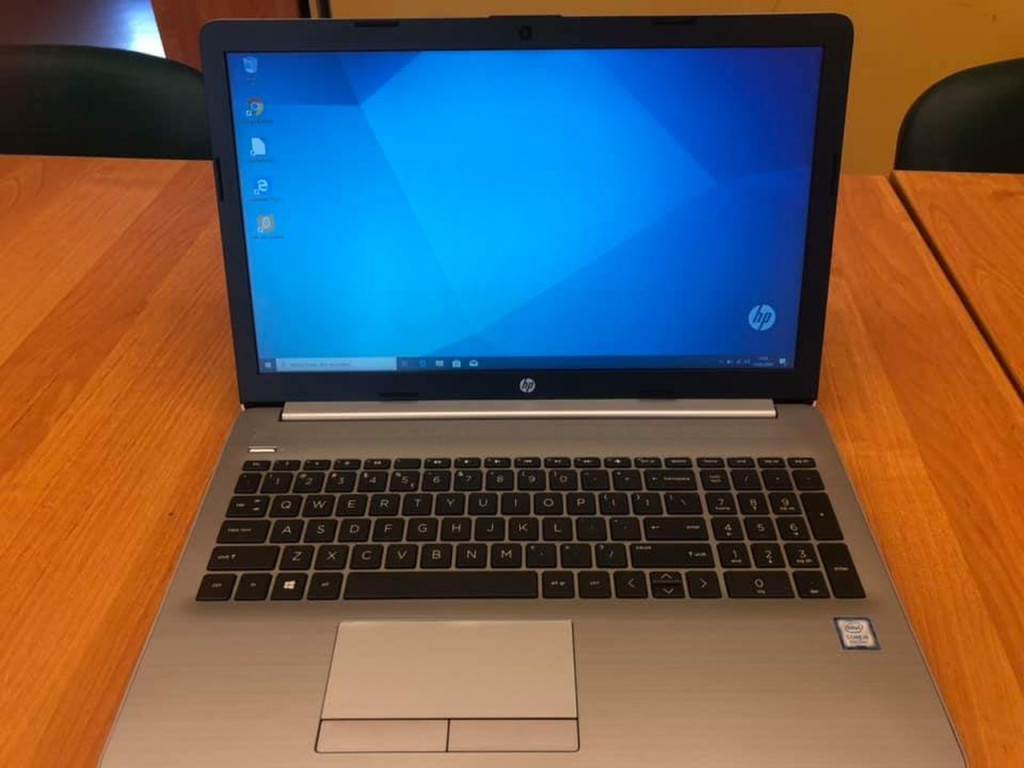 Laptopy do nauki zdalnej trafią do uczniów z gminy Fałków [zdjęcia]