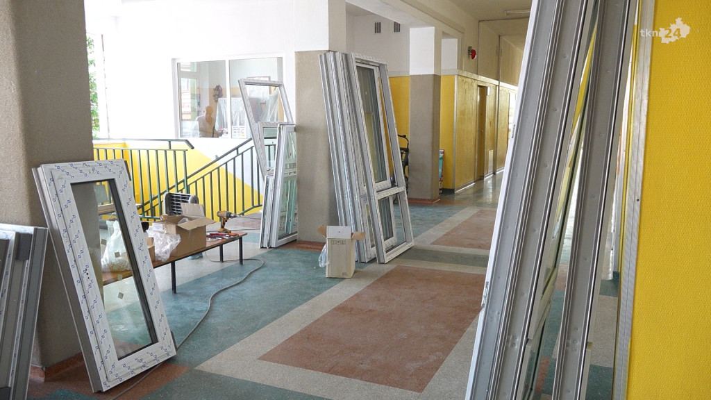 Radoszyce: Kompleks szkolnych budynków przechodzi olbrzymią modernizację [wideo, zdjęcia]
