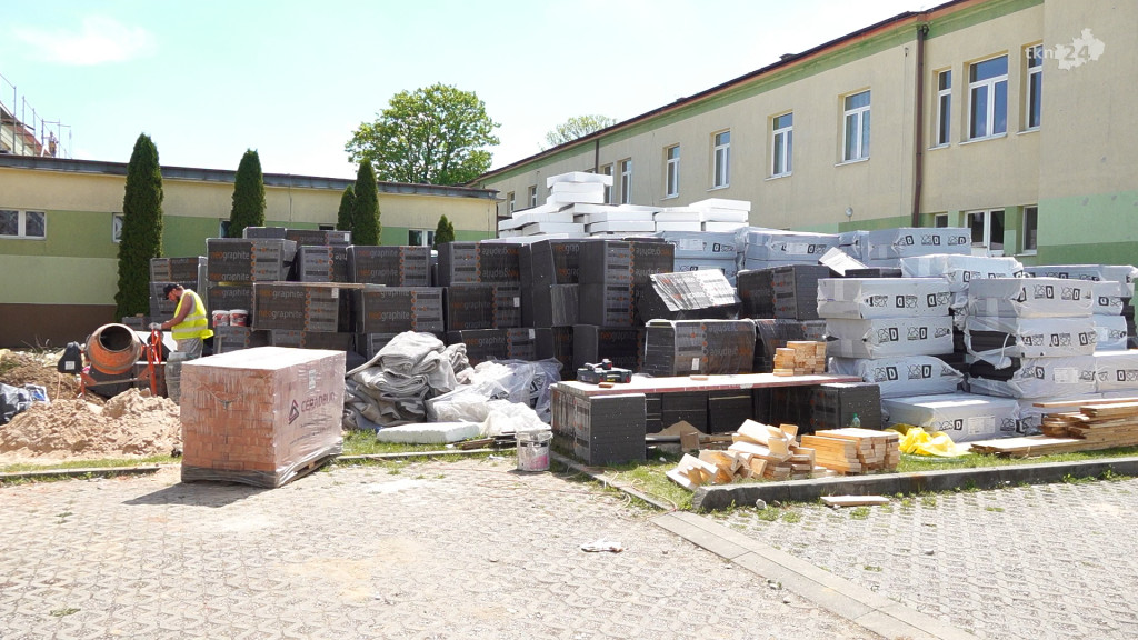 Radoszyce: Kompleks szkolnych budynków przechodzi olbrzymią modernizację [wideo, zdjęcia]