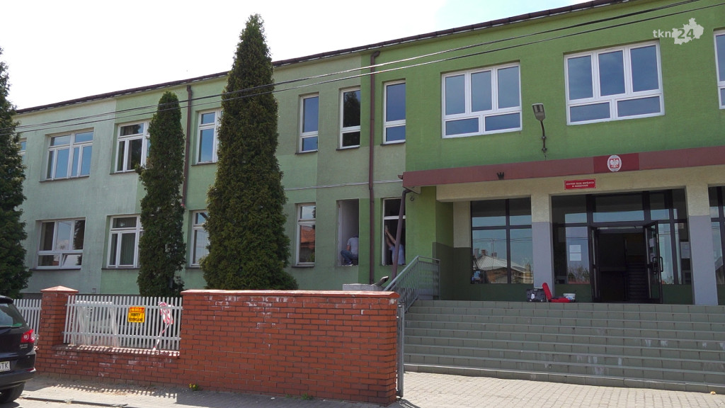Radoszyce: Kompleks szkolnych budynków przechodzi olbrzymią modernizację [wideo, zdjęcia]