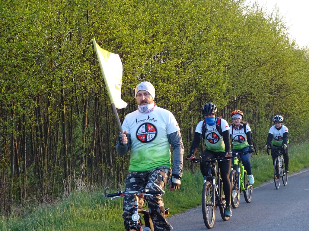 Stukilometrowa sztafeta z okazji setnych urodzin Jana Pawła II. Wyjechała z Kozowa [wideo, fotogaleria]