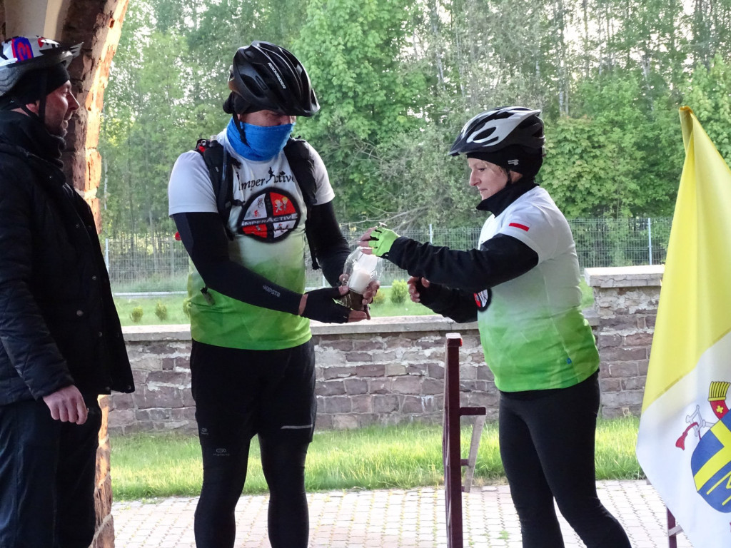 Stukilometrowa sztafeta z okazji setnych urodzin Jana Pawła II. Wyjechała z Kozowa [wideo, fotogaleria]