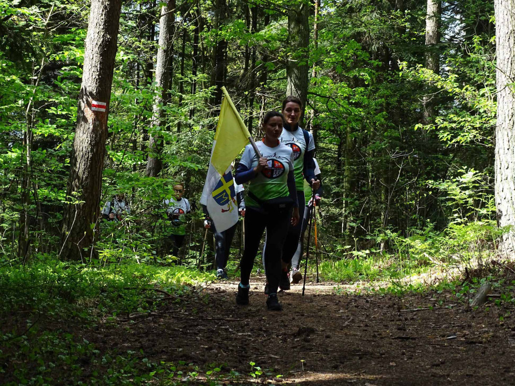 Stukilometrowa sztafeta z okazji setnych urodzin Jana Pawła II. Wyjechała z Kozowa [wideo, fotogaleria]