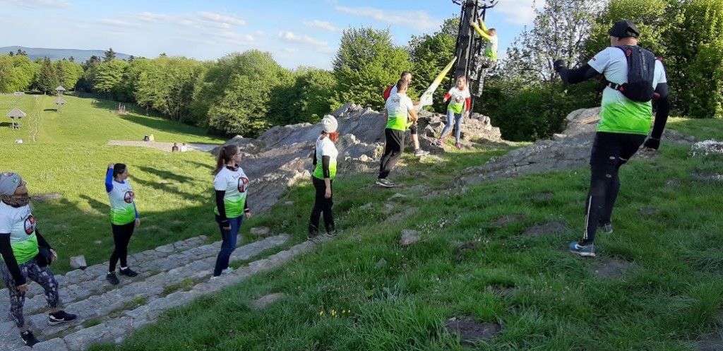 Stukilometrowa sztafeta z okazji setnych urodzin Jana Pawła II. Wyjechała z Kozowa [wideo, fotogaleria]