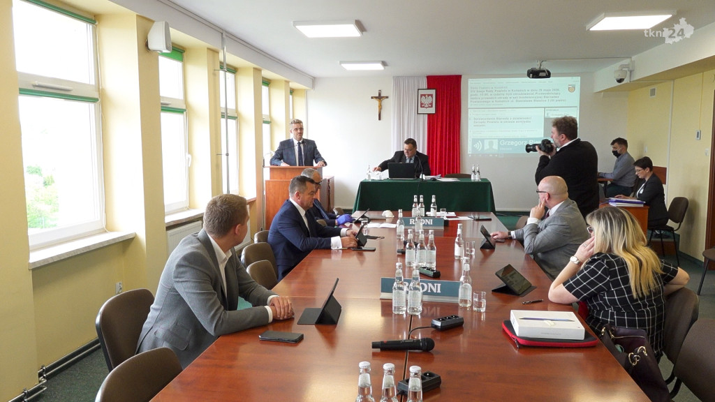 Duże zmiany w budżecie powiatu. 2,5 miliona dofinansowania na przyłbice [wideo, zdjęcia]