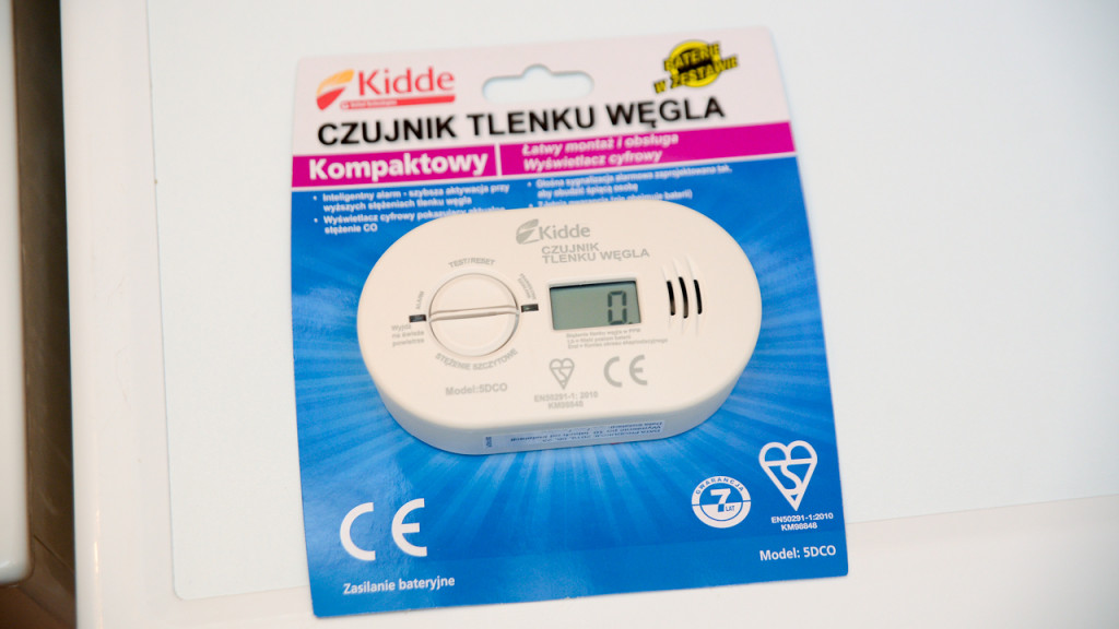 KSM montuje czujniki czadu [zdjęcia]