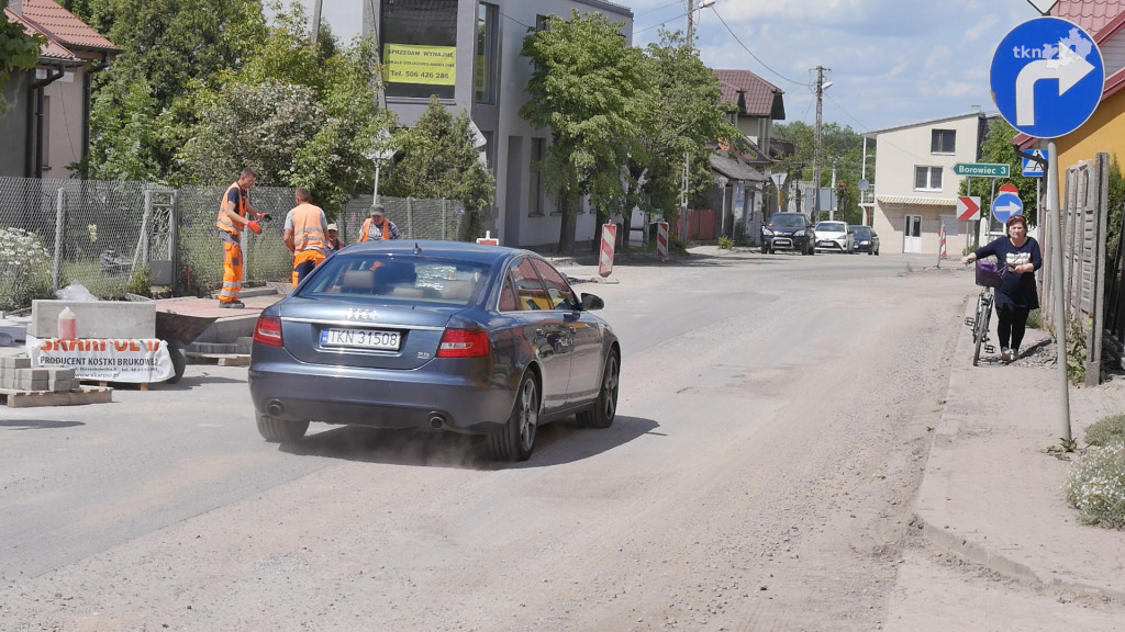 Pięknieje centrum Gowarczowa. Za sprawą drogi wojewódzkiej [wideo, zdjęcia]