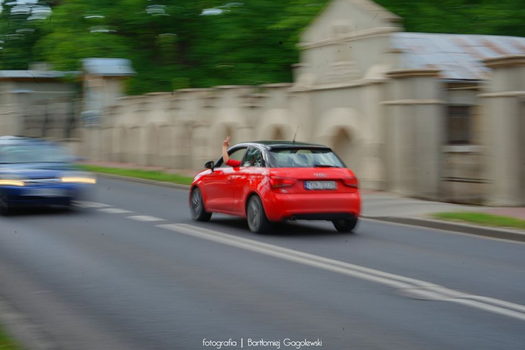 Spot aut, ale bez grupowych spotkań w Końskich [wideo, zdjęcia]
