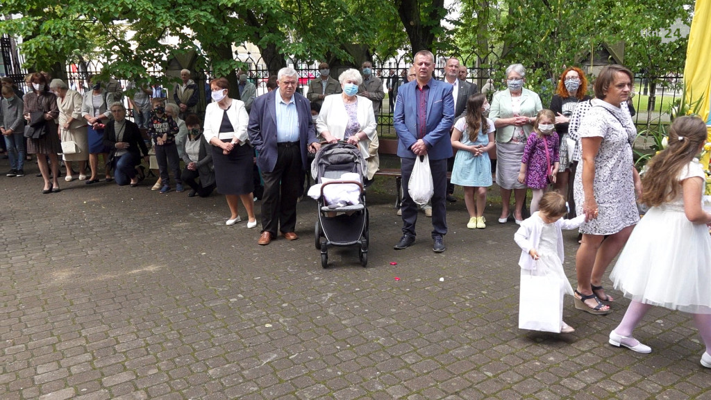 Boże Ciało w trakcie epidemii. Zobaczcie jak przebiegały procesje w Końskich [wideo, zdjęcia]