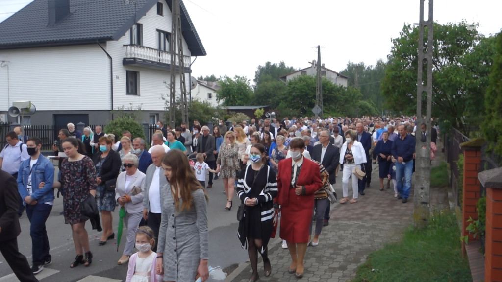 Boże Ciało w trakcie epidemii. Zobaczcie jak przebiegały procesje w Końskich [wideo, zdjęcia]