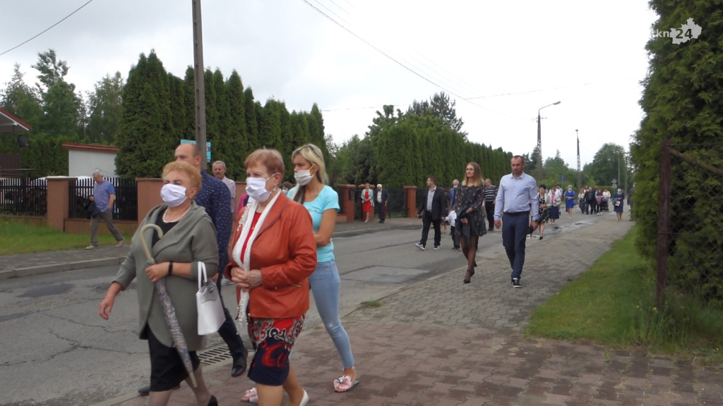 Boże Ciało w trakcie epidemii. Zobaczcie jak przebiegały procesje w Końskich [wideo, zdjęcia]