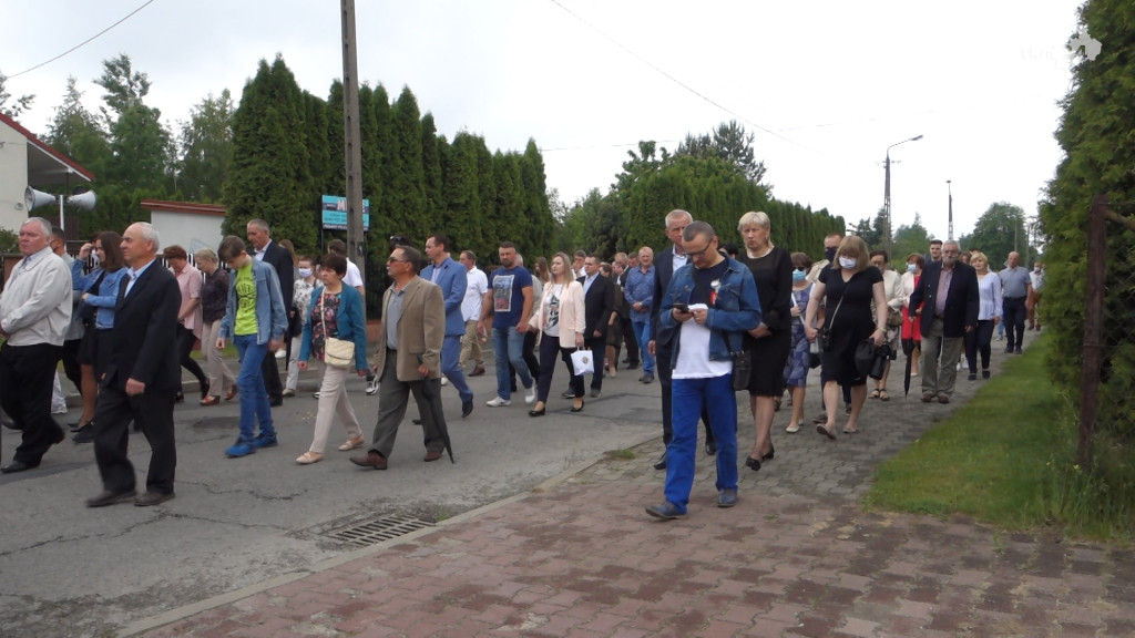 Boże Ciało w trakcie epidemii. Zobaczcie jak przebiegały procesje w Końskich [wideo, zdjęcia]
