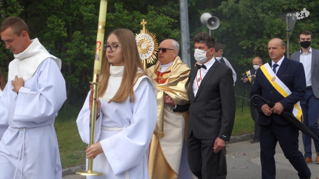 Boże Ciało w trakcie epidemii. Zobaczcie jak przebiegały procesje w Końskich [wideo, zdjęcia]