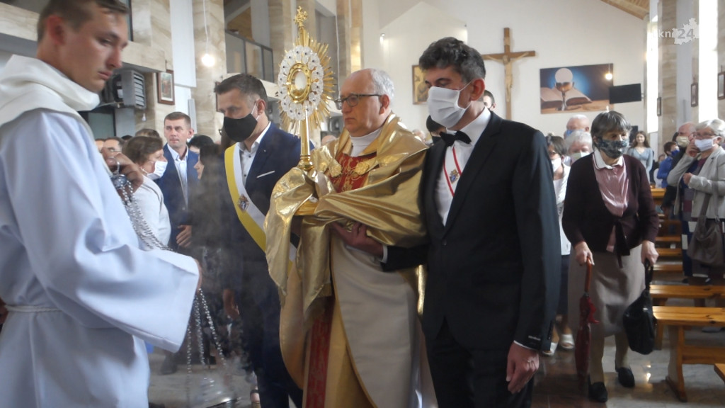 Boże Ciało w trakcie epidemii. Zobaczcie jak przebiegały procesje w Końskich [wideo, zdjęcia]