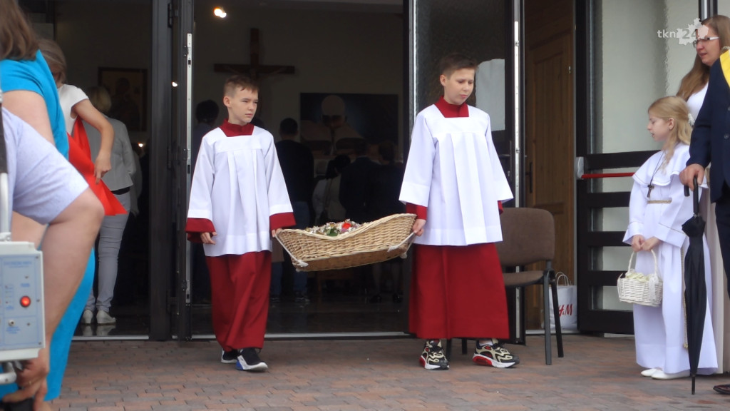Boże Ciało w trakcie epidemii. Zobaczcie jak przebiegały procesje w Końskich [wideo, zdjęcia]