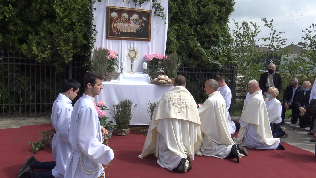 Boże Ciało w trakcie epidemii. Zobaczcie jak przebiegały procesje w Końskich [wideo, zdjęcia]