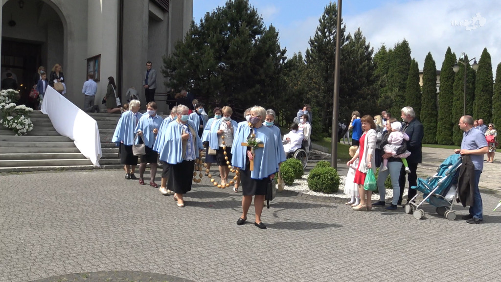 Boże Ciało w trakcie epidemii. Zobaczcie jak przebiegały procesje w Końskich [wideo, zdjęcia]