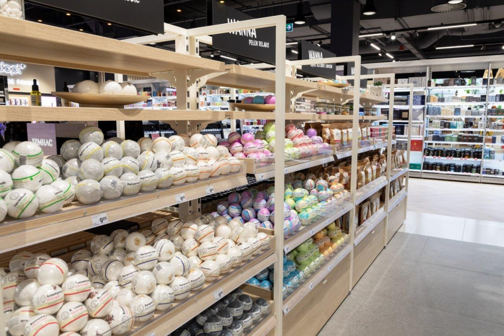 `Kosmiczny` Rossmann w Manufakturze