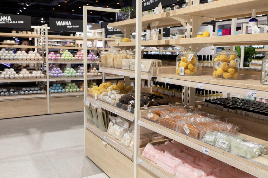 `Kosmiczny` Rossmann w Manufakturze
